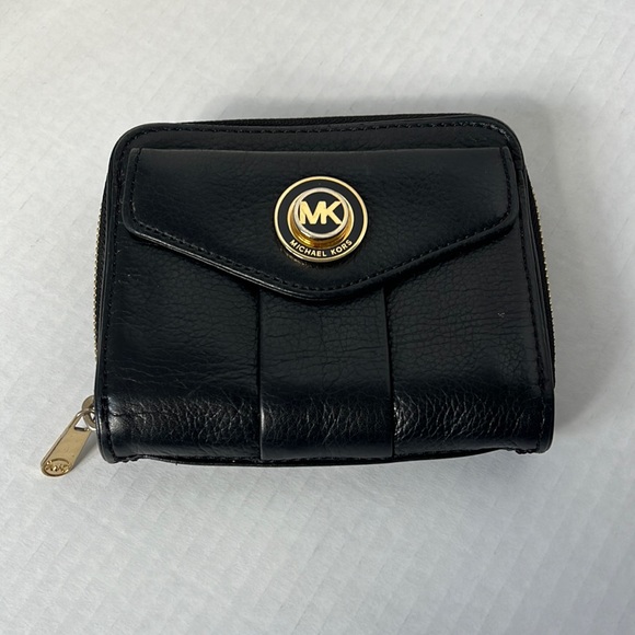 Michael Kors Handbags - Michael Kors women’s wainscott bifold wallet
